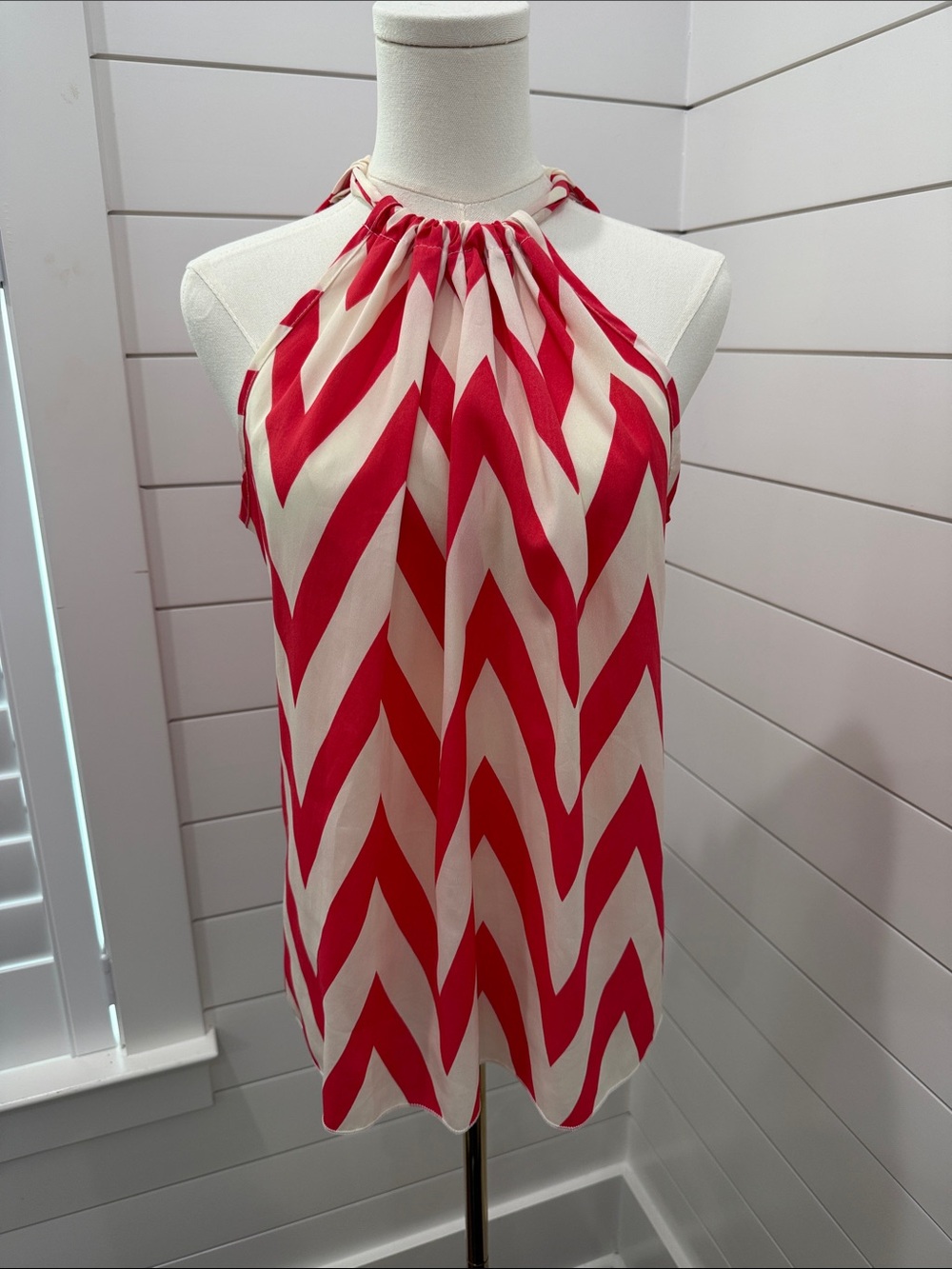Karlie Chevron Halter Top – Size Medium ❤️🤍
